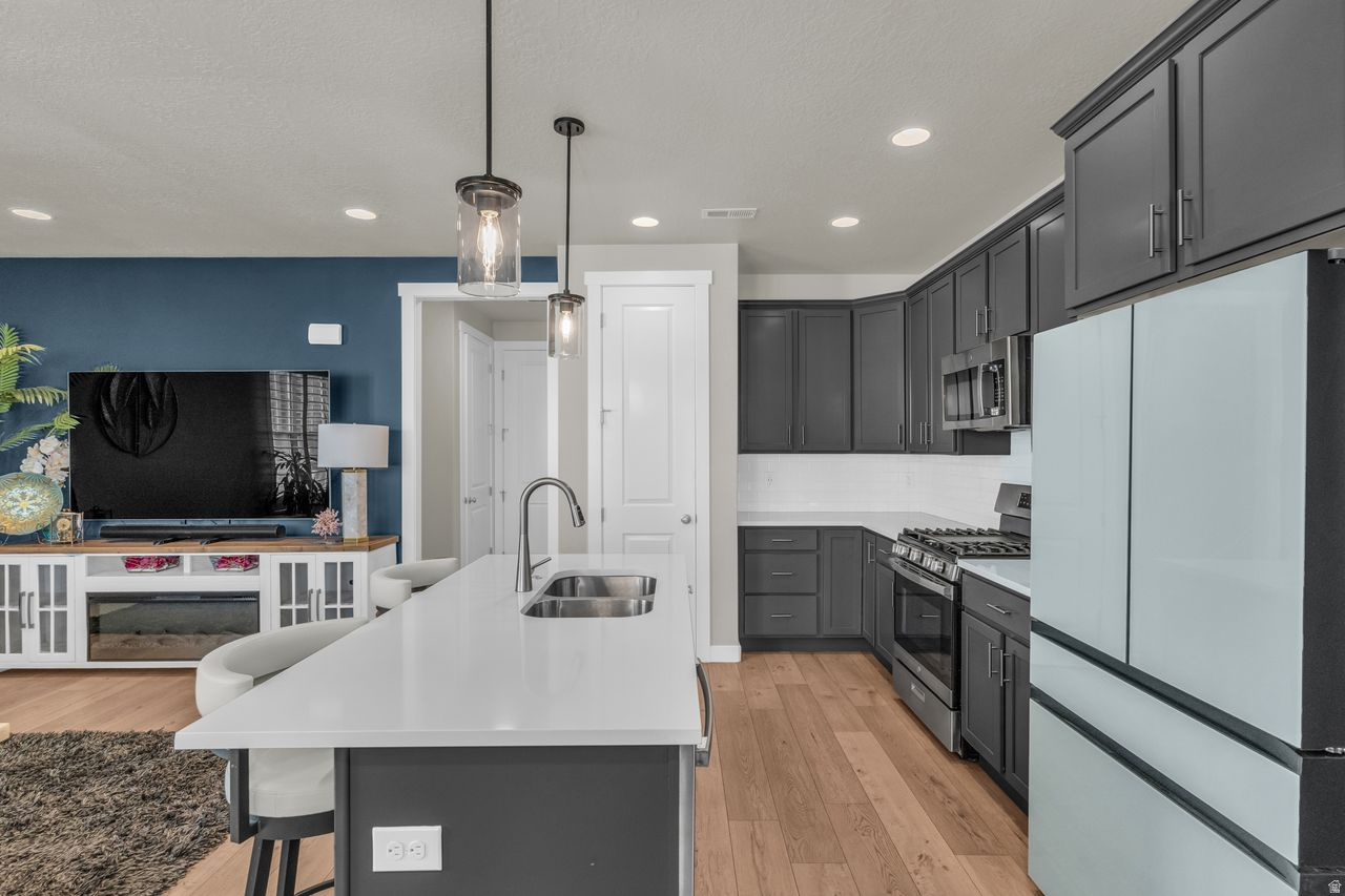 MURRAY HEIGHTS 1027 - Residential