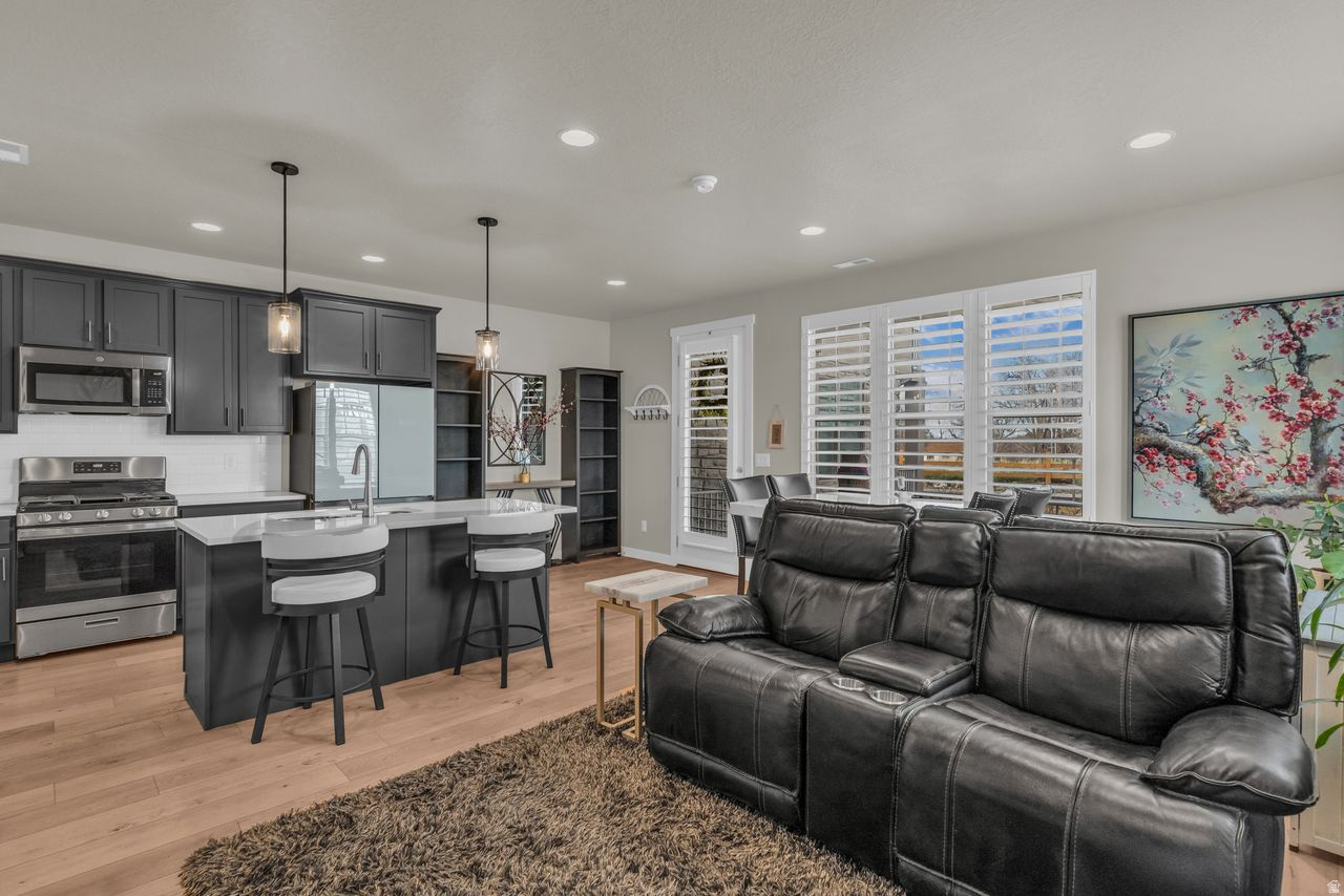 MURRAY HEIGHTS 1027 - Residential