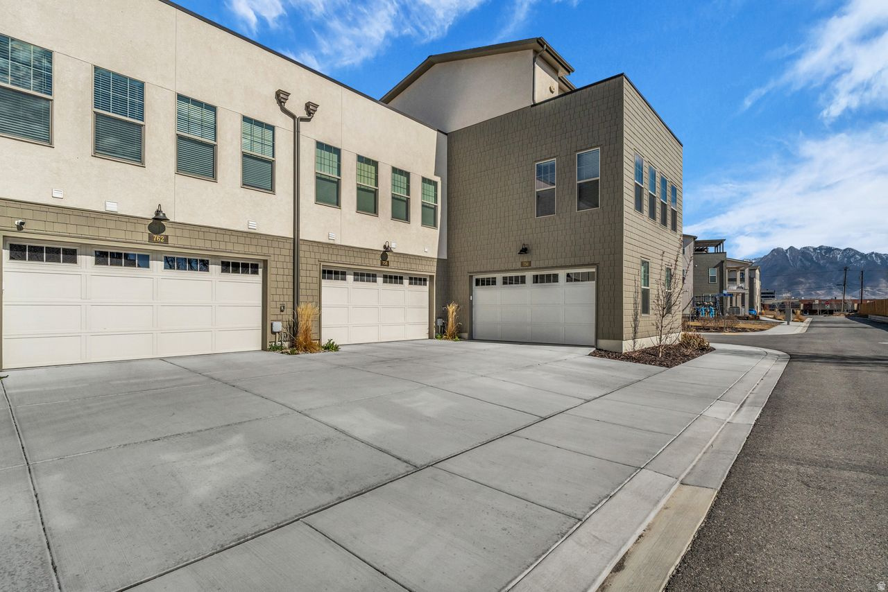 MURRAY HEIGHTS 1027 - Residential