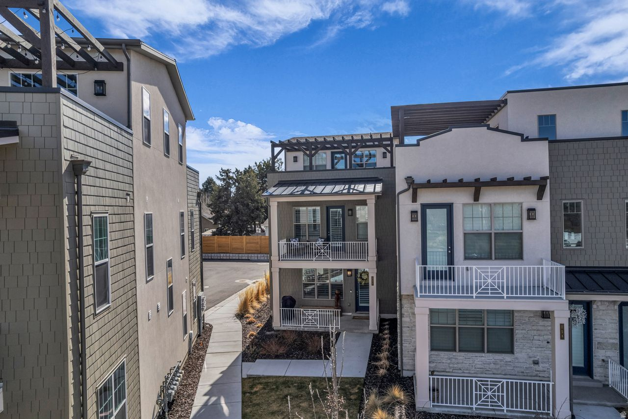 MURRAY HEIGHTS 1027 - Residential