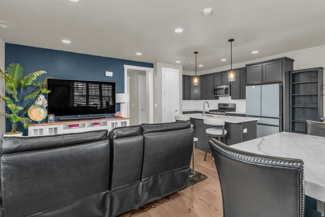 MURRAY HEIGHTS 1027 - Residential