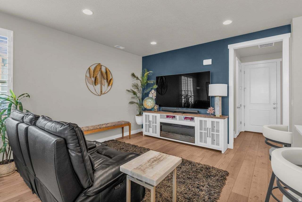 MURRAY HEIGHTS 1027 - Residential