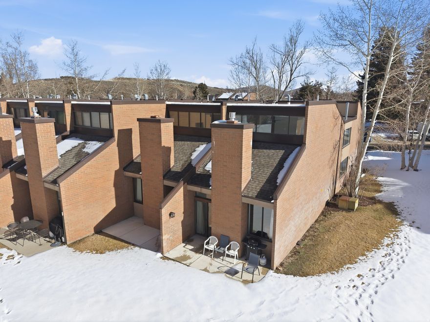 Rare end unit on the Park City Golf Course that allows for nightly rentals and pets (with restrictions). Two bedroom plus loft allows owners and renters to sleep up to eight. Extra bonus room would be perfect for a pool table or game room, or extra bunk space. Open floor plan, vaulted ceiling and bright ambiance. New furnace and hot water heater. Cross country ski out of the back door. Walk to the grocery store or grab a bus to your favorite ski area. HOA fees include most utilities and exterior maintenance. Complex includes pool, clubhouse, laundry facilities and hot tub\spa. Buyer must verify all information contained in this listing.