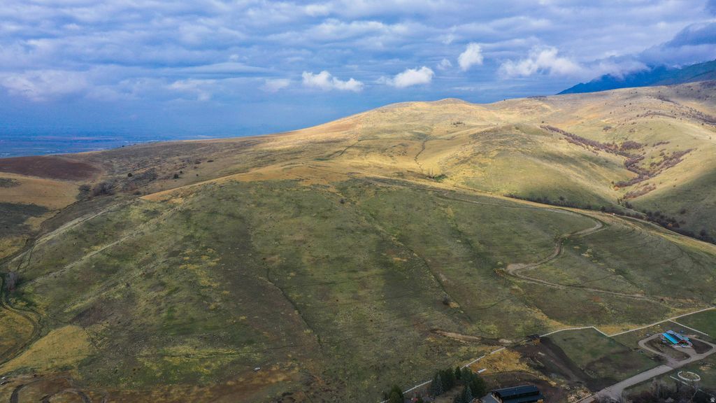 Photo of 2075 E CANYON RD, Smithfield, UT 84335 (MLS # 2117762)