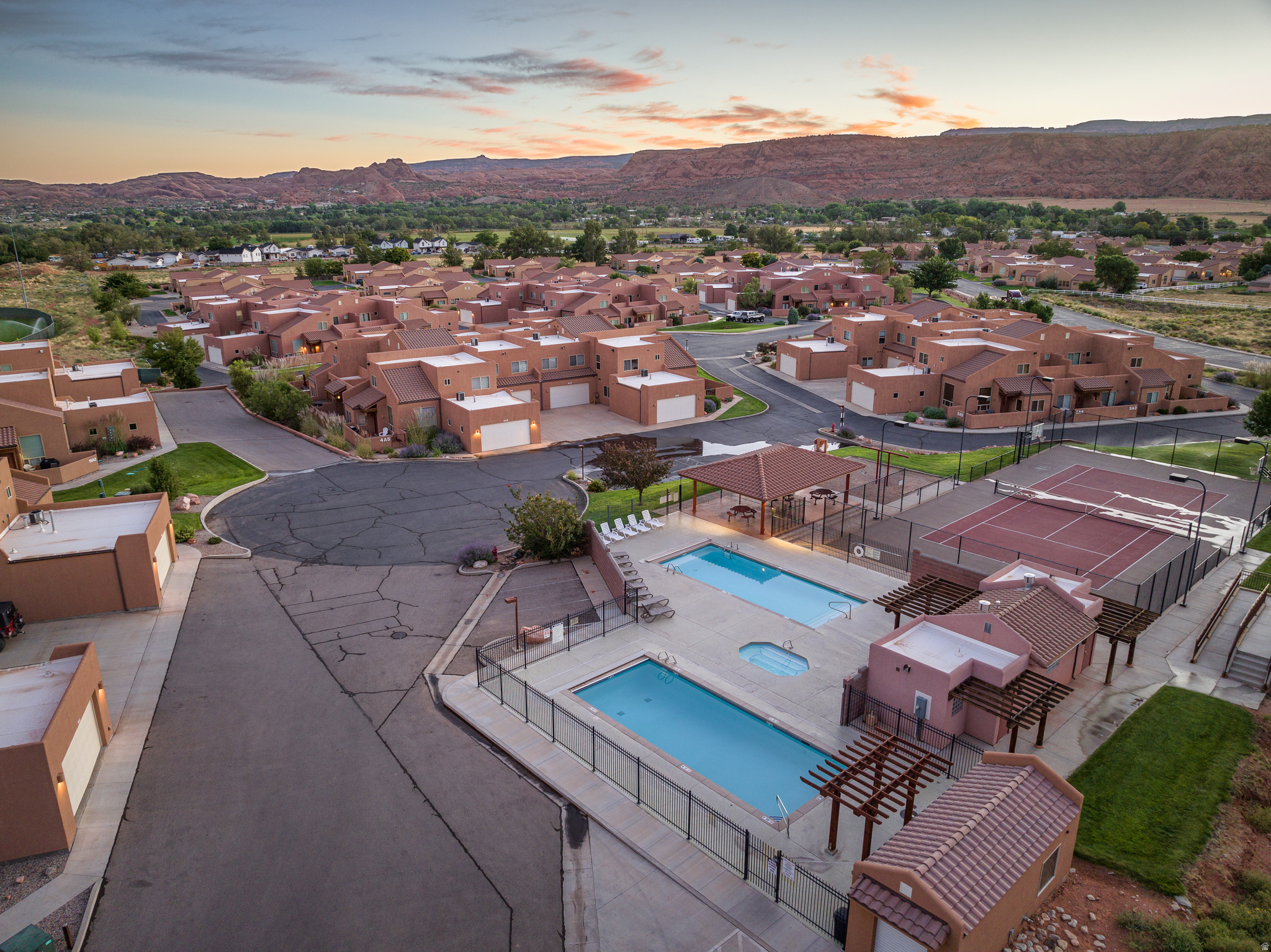 RIM VILLAGE VISTAS - Residential