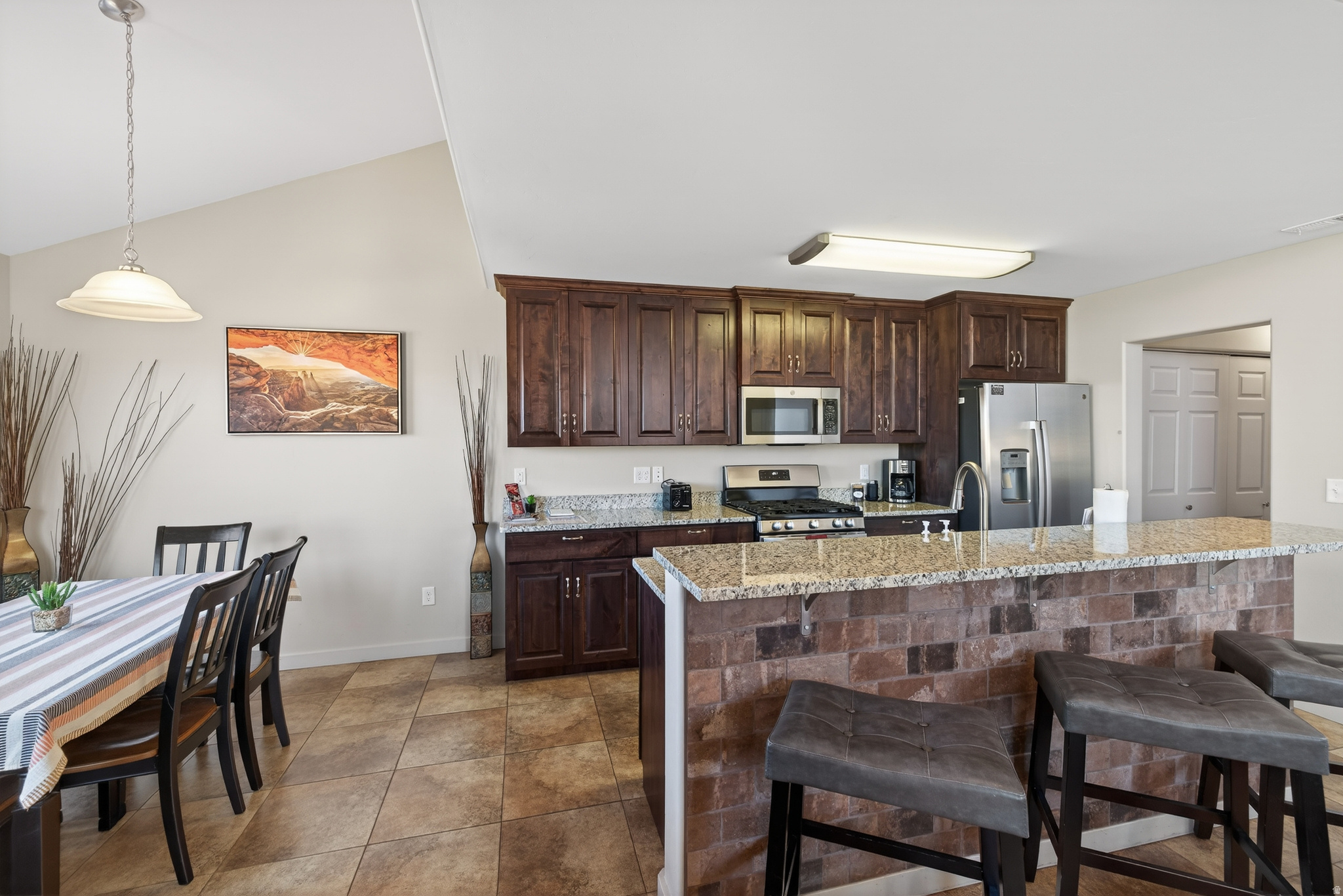 RIM VILLAGE VISTAS - Residential