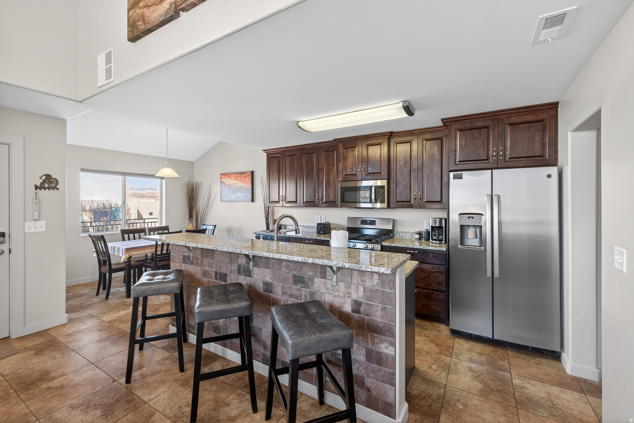 RIM VILLAGE VISTAS - Residential