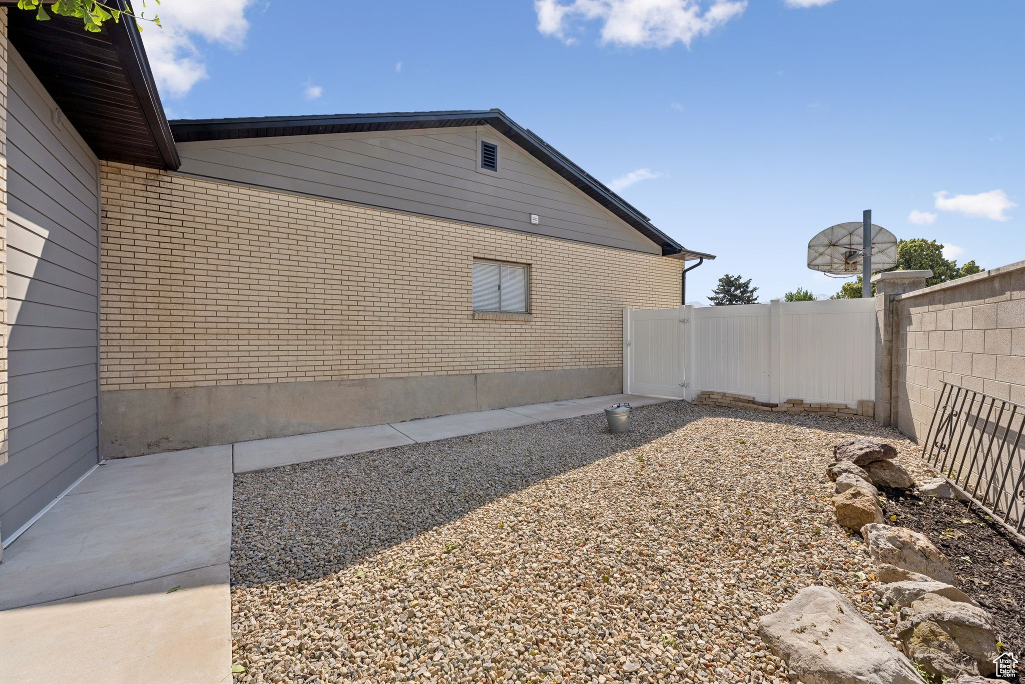 PIONEER ESTATES - Residential