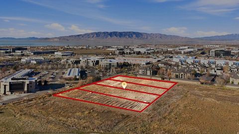 Tiny photo for 2100 W SAM WHITE LN, Pleasant Grove, UT 84062 (MLS # 2146256)