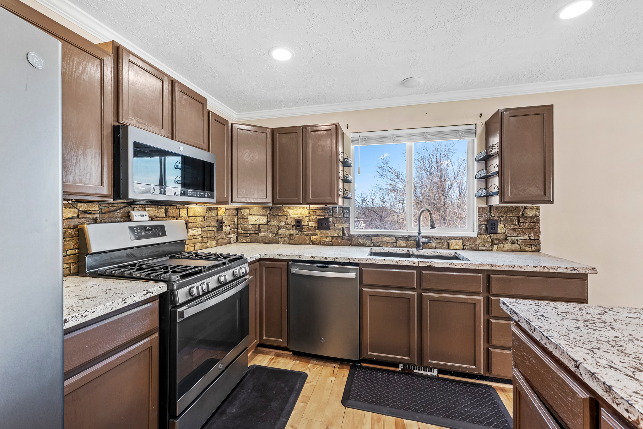 HIGH MOUNTAIN MEADOWS - Residential