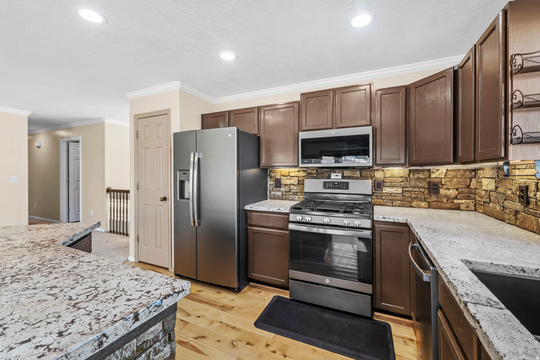 HIGH MOUNTAIN MEADOWS - Residential