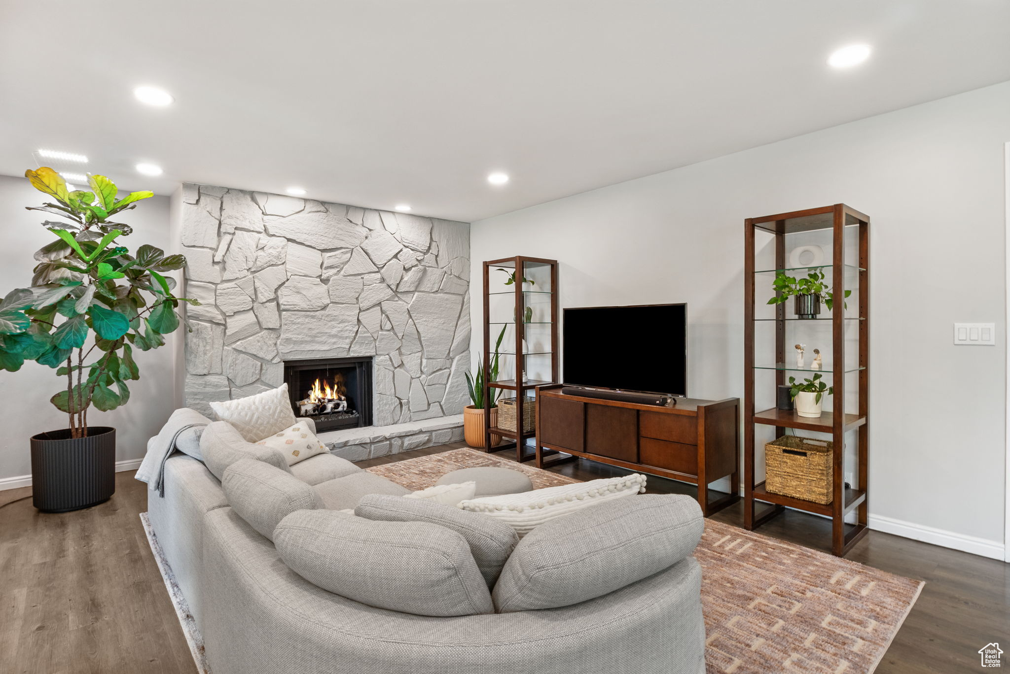 Murray, Utah 84107, United States, 3 Bedrooms Bedrooms, ,2 BathroomsBathrooms,Residential,Active,195326