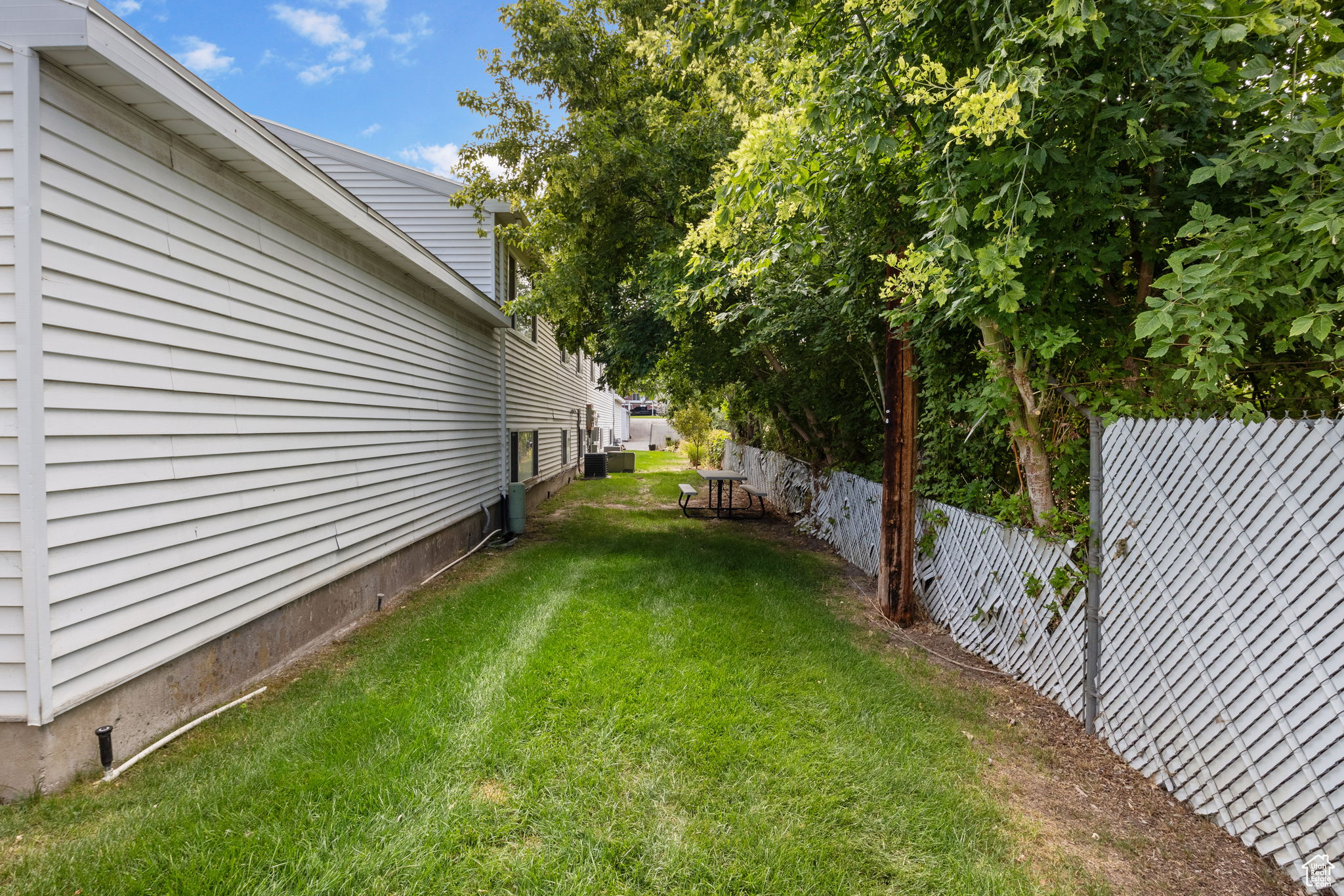 Murray, Utah 84107, United States, 3 Bedrooms Bedrooms, ,2 BathroomsBathrooms,Residential,Active,195326