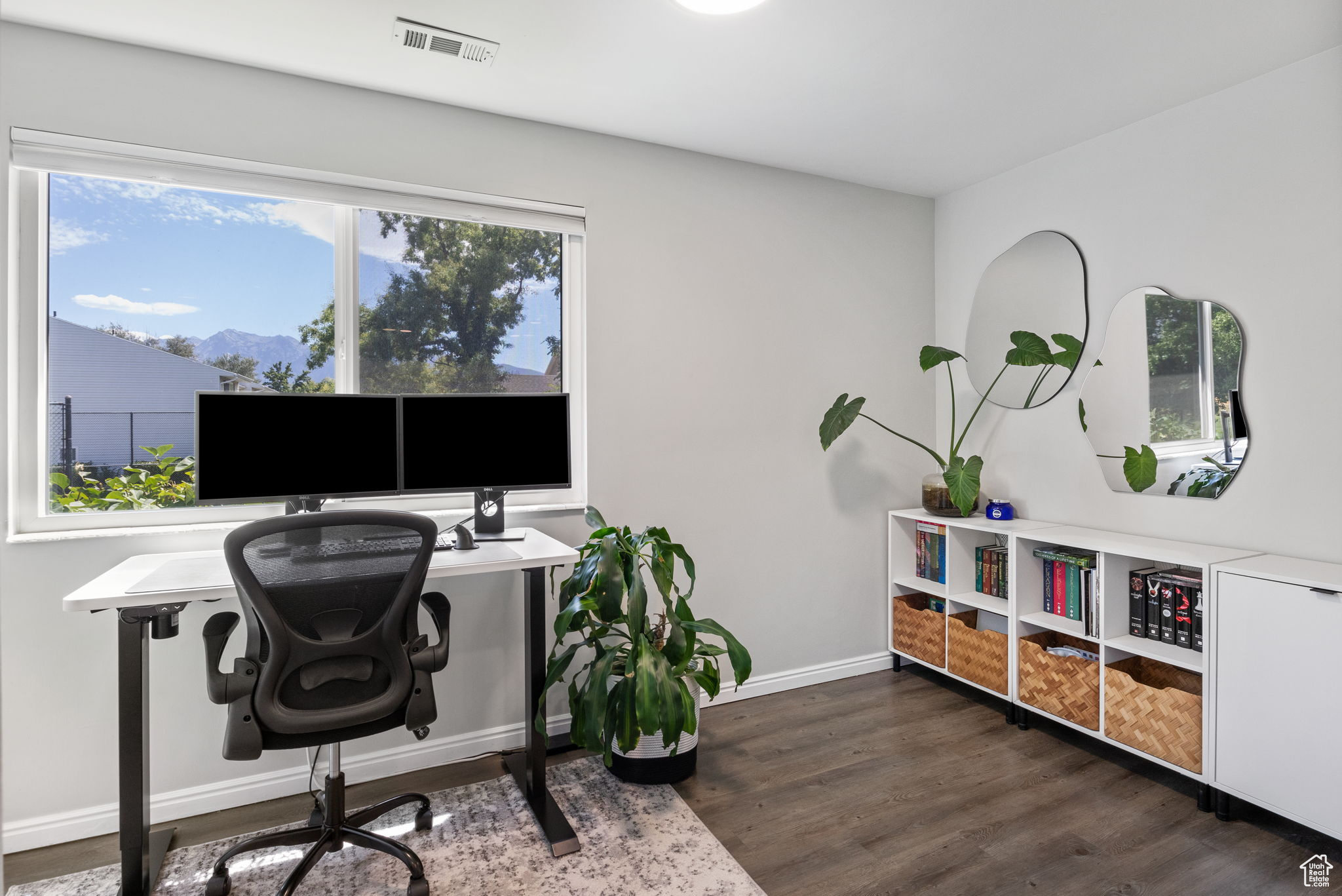 Murray, Utah 84107, United States, 3 Bedrooms Bedrooms, ,2 BathroomsBathrooms,Residential,Active,195326