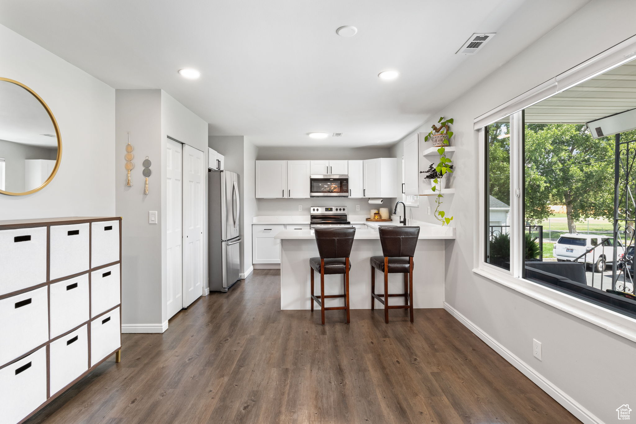 Murray, Utah 84107, United States, 3 Bedrooms Bedrooms, ,2 BathroomsBathrooms,Residential,Active,195326