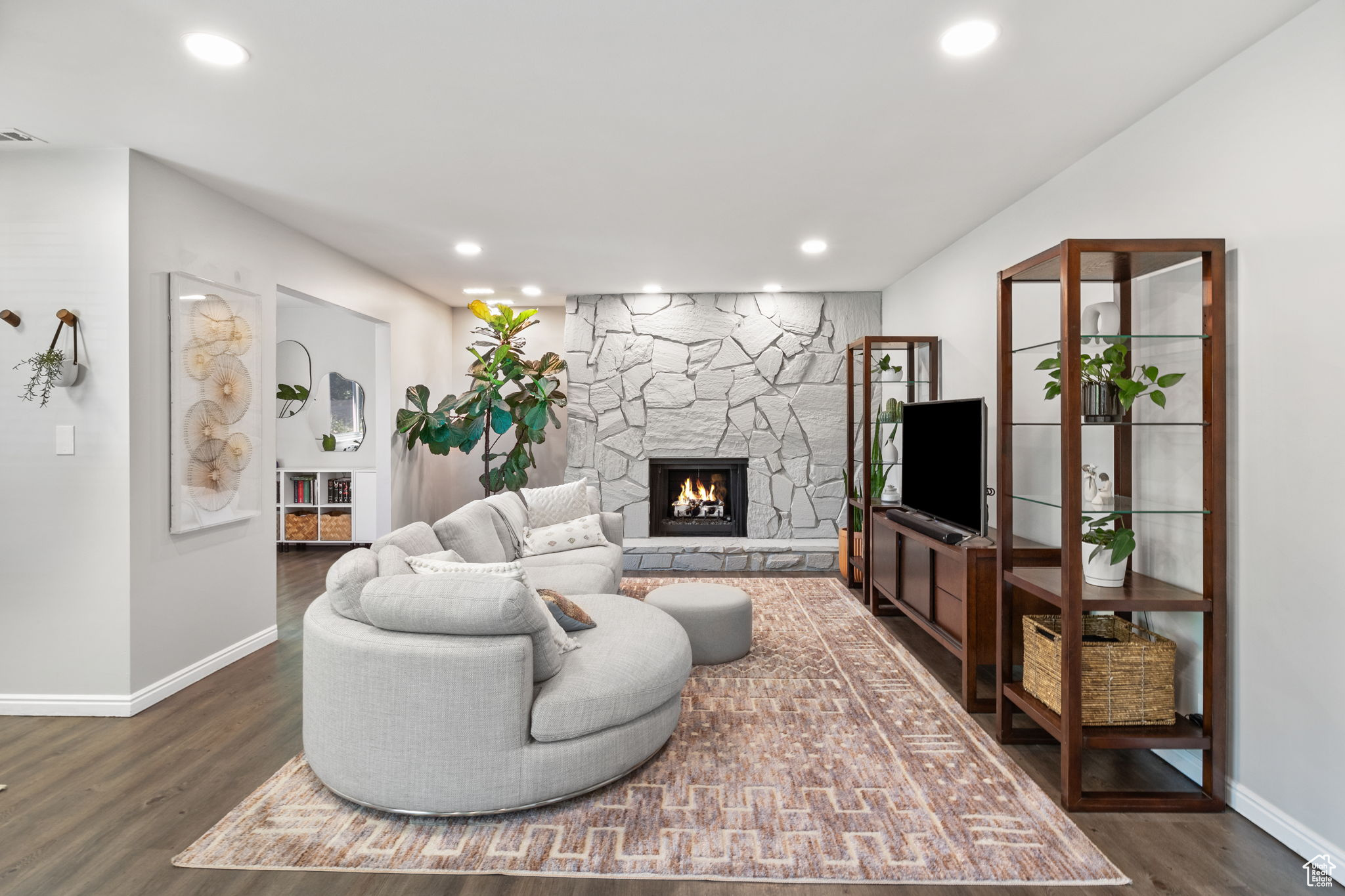 Murray, Utah 84107, United States, 3 Bedrooms Bedrooms, ,2 BathroomsBathrooms,Residential,Active,195326