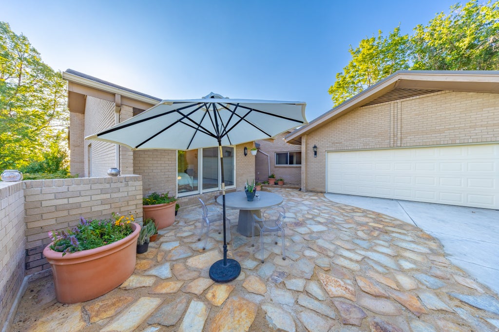 Photo of 822 N GRANDRIDGE CT E, Salt Lake City, UT 84103 (MLS # 2176473)