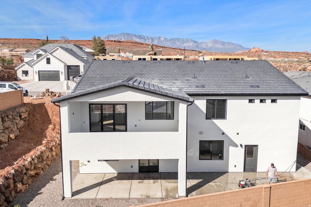 Photo of 2872 E VIEW POINTE DR #207, Washington, UT 84780 (MLS # 2145432)