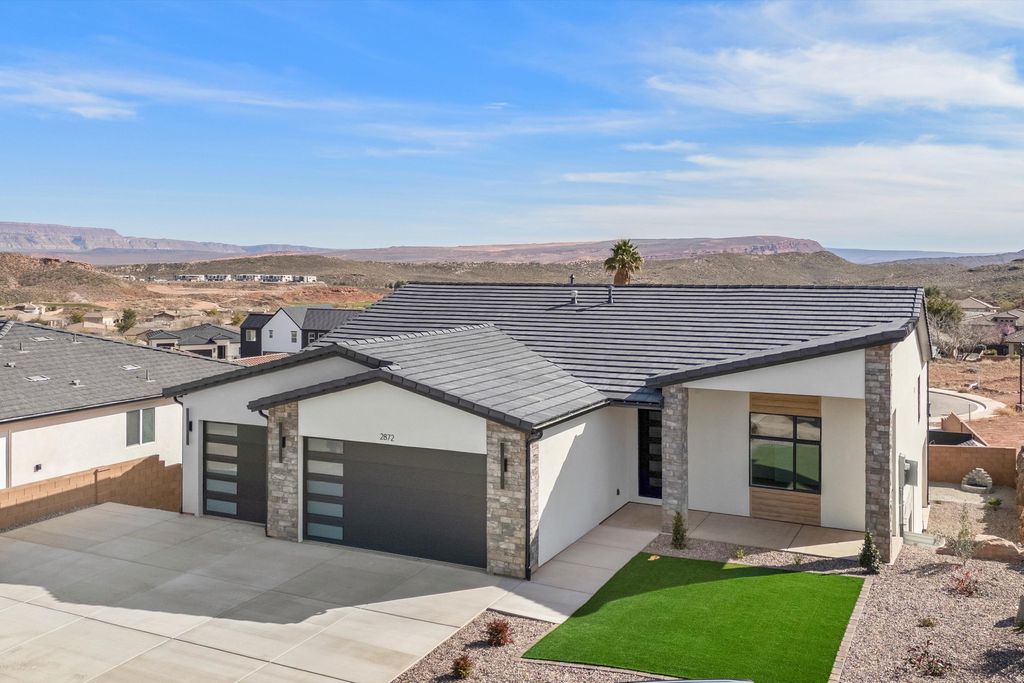 Photo of 2872 E VIEW POINTE DR #207, Washington, UT 84780 (MLS # 2145432)