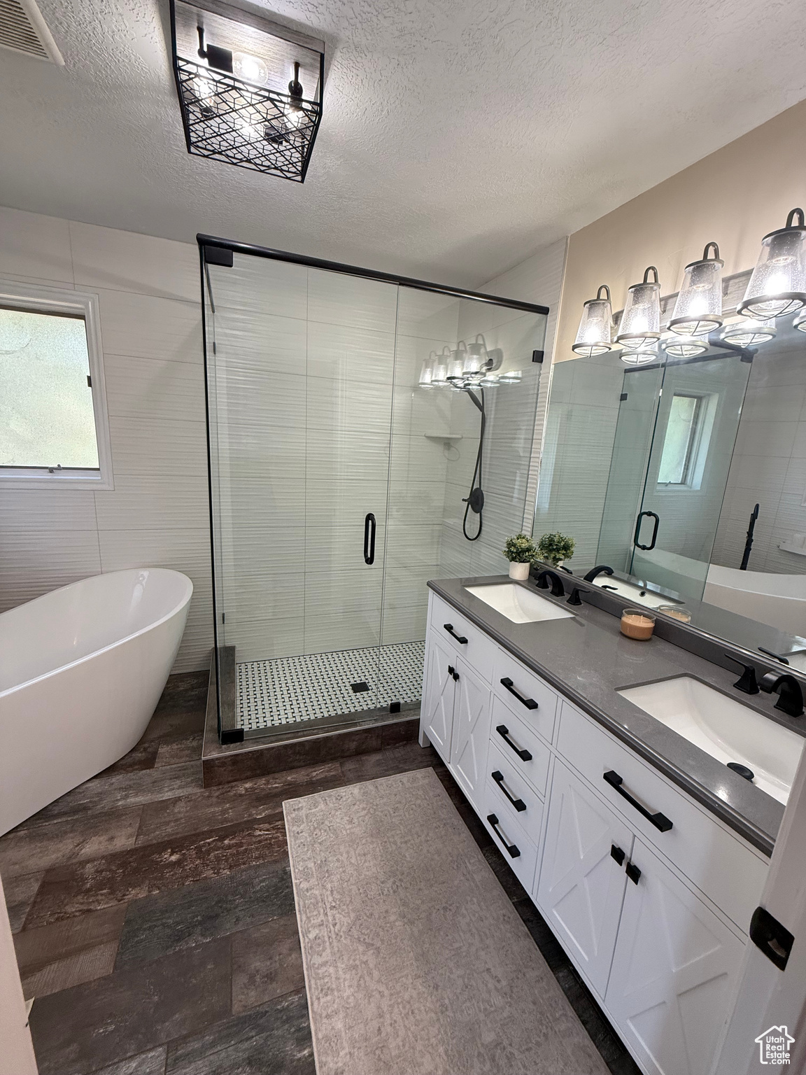 MINNIE CREEK ESTATES - Residential