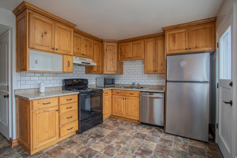 Tiny photo for 513 N 400 E #14B, Bountiful, UT 84010 (MLS # 2142805)