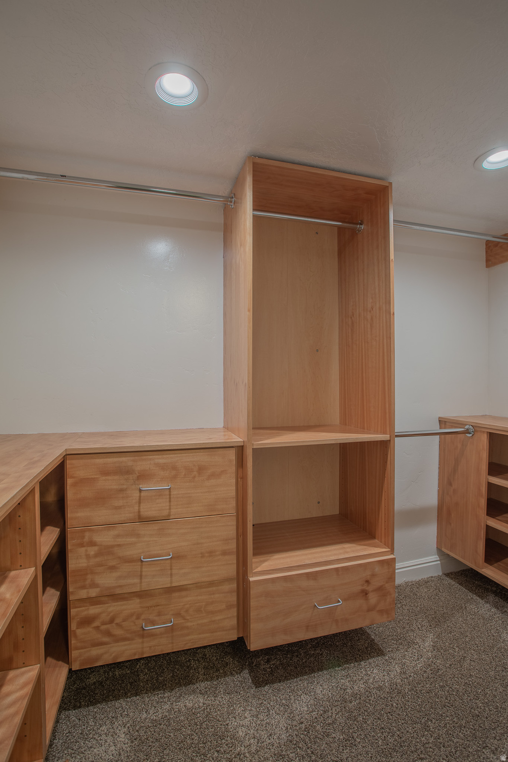 COLONIAL GARDENS - Residential