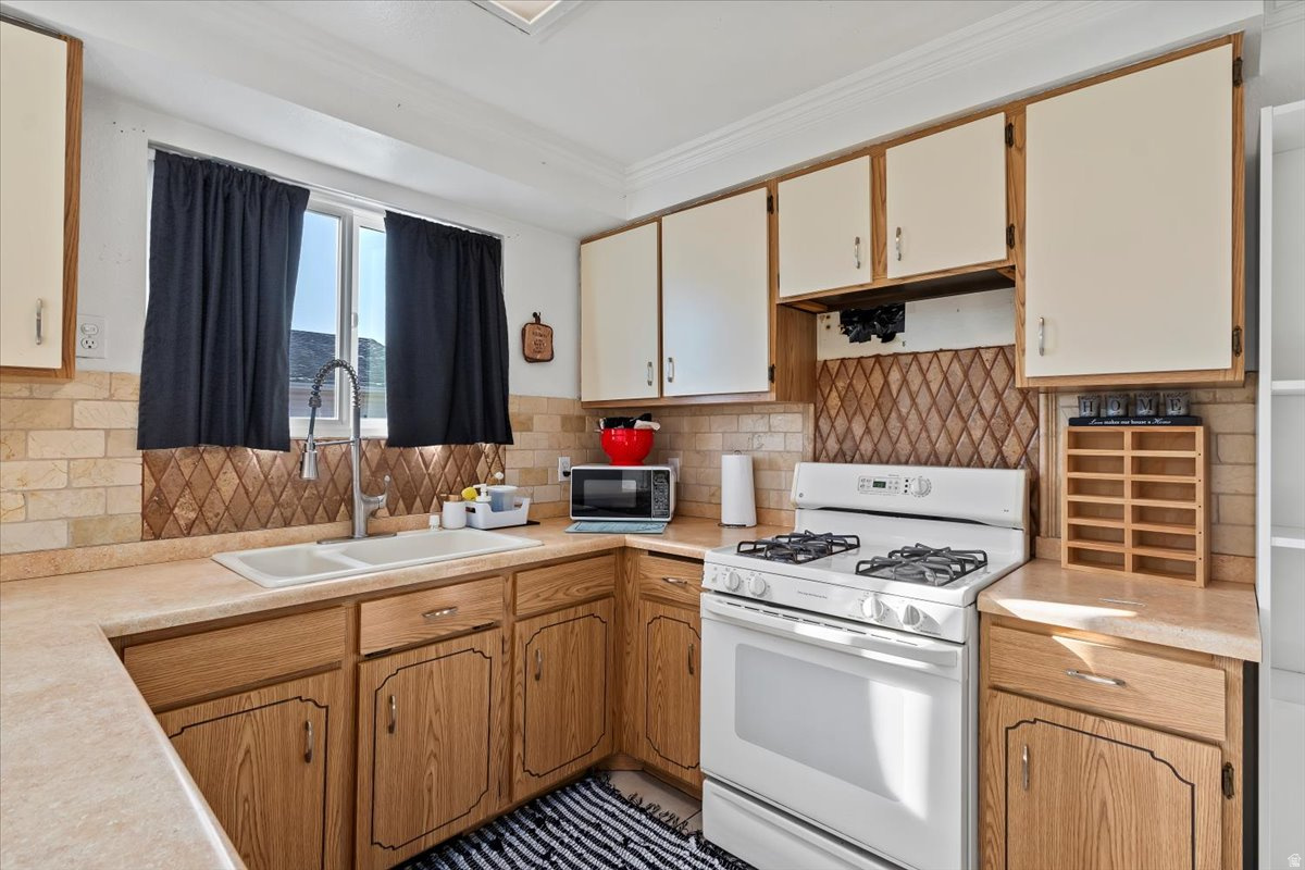 INDIAN VILLAGE - Residential