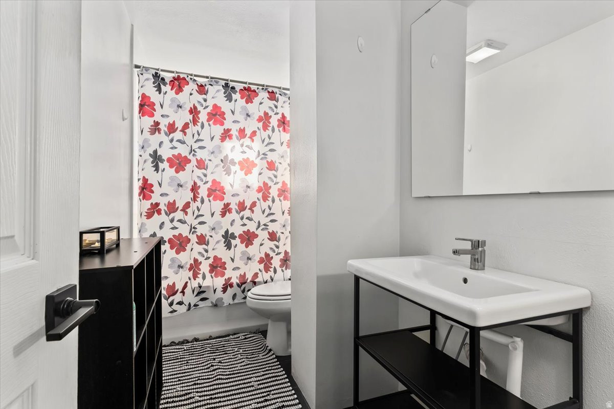 INDIAN VILLAGE - Residential