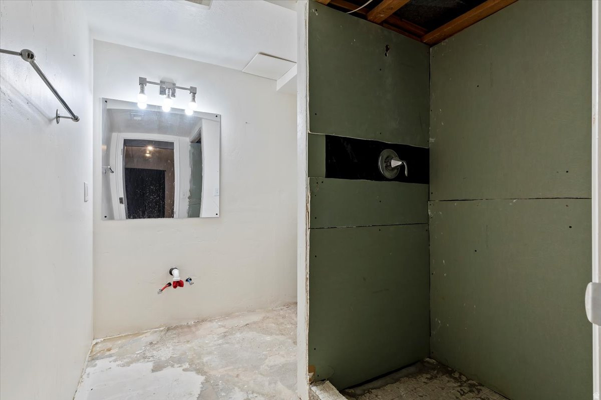 INDIAN VILLAGE - Residential