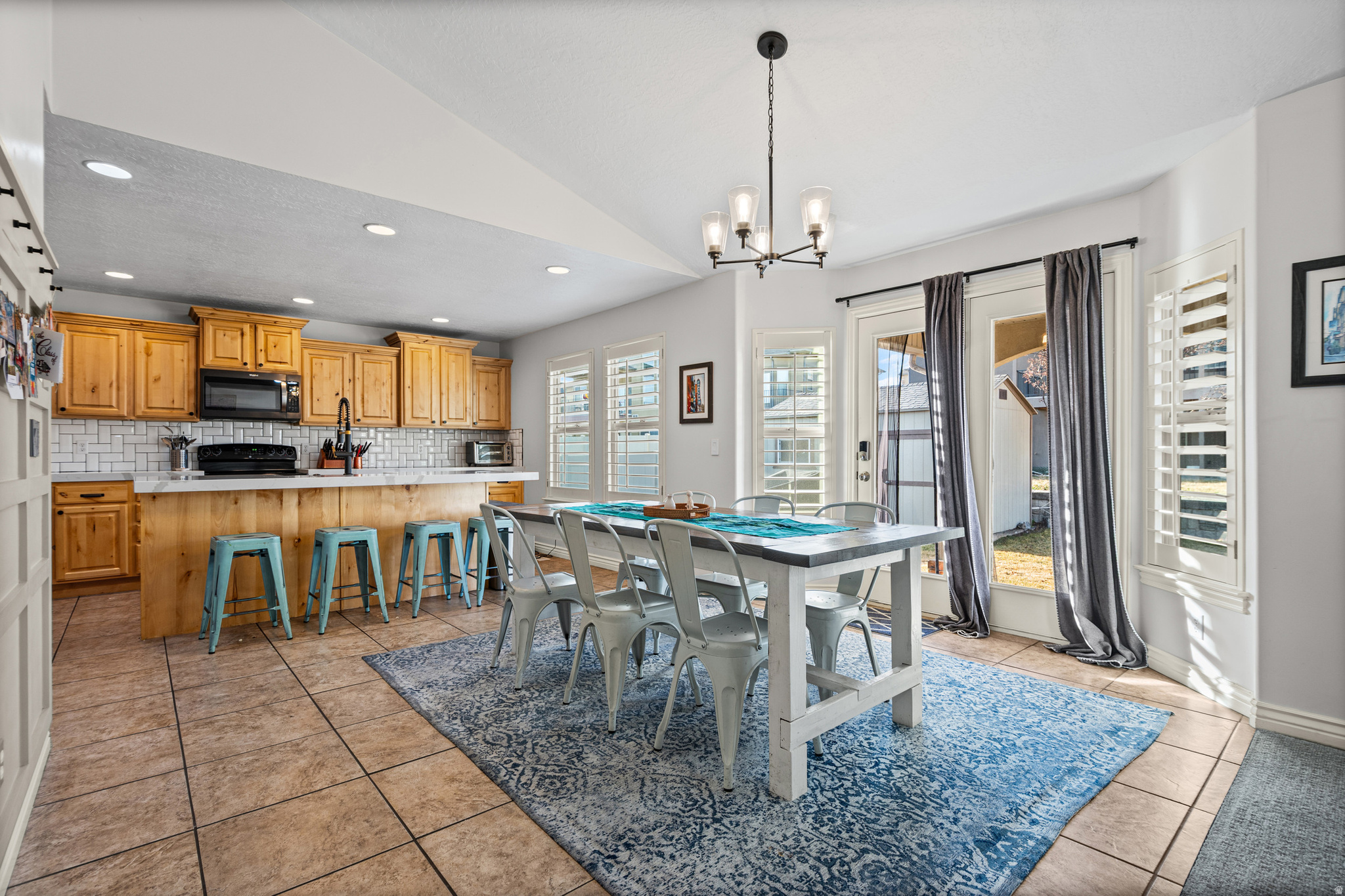 THE BENCHES - Residential