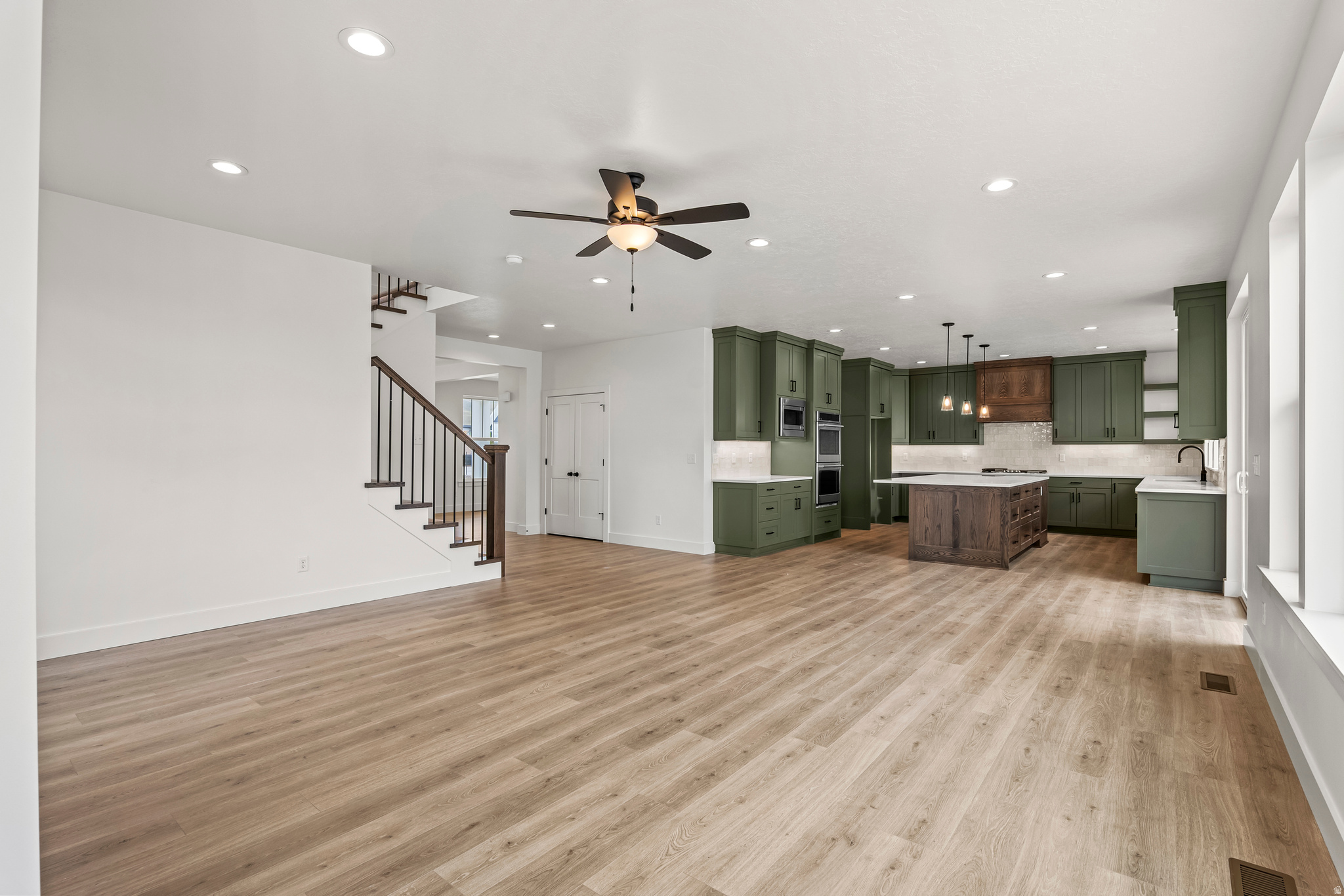 BEACON POINTE - Residential