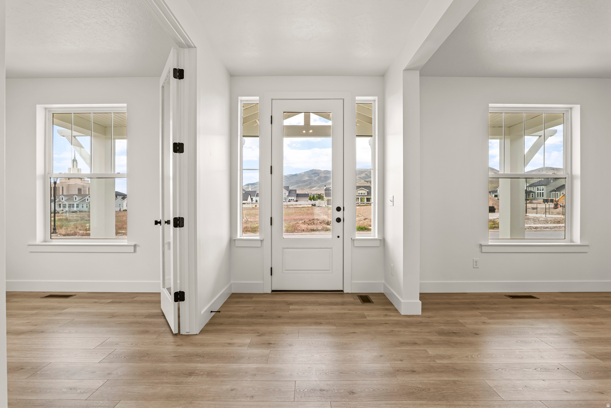 BEACON POINTE - Residential