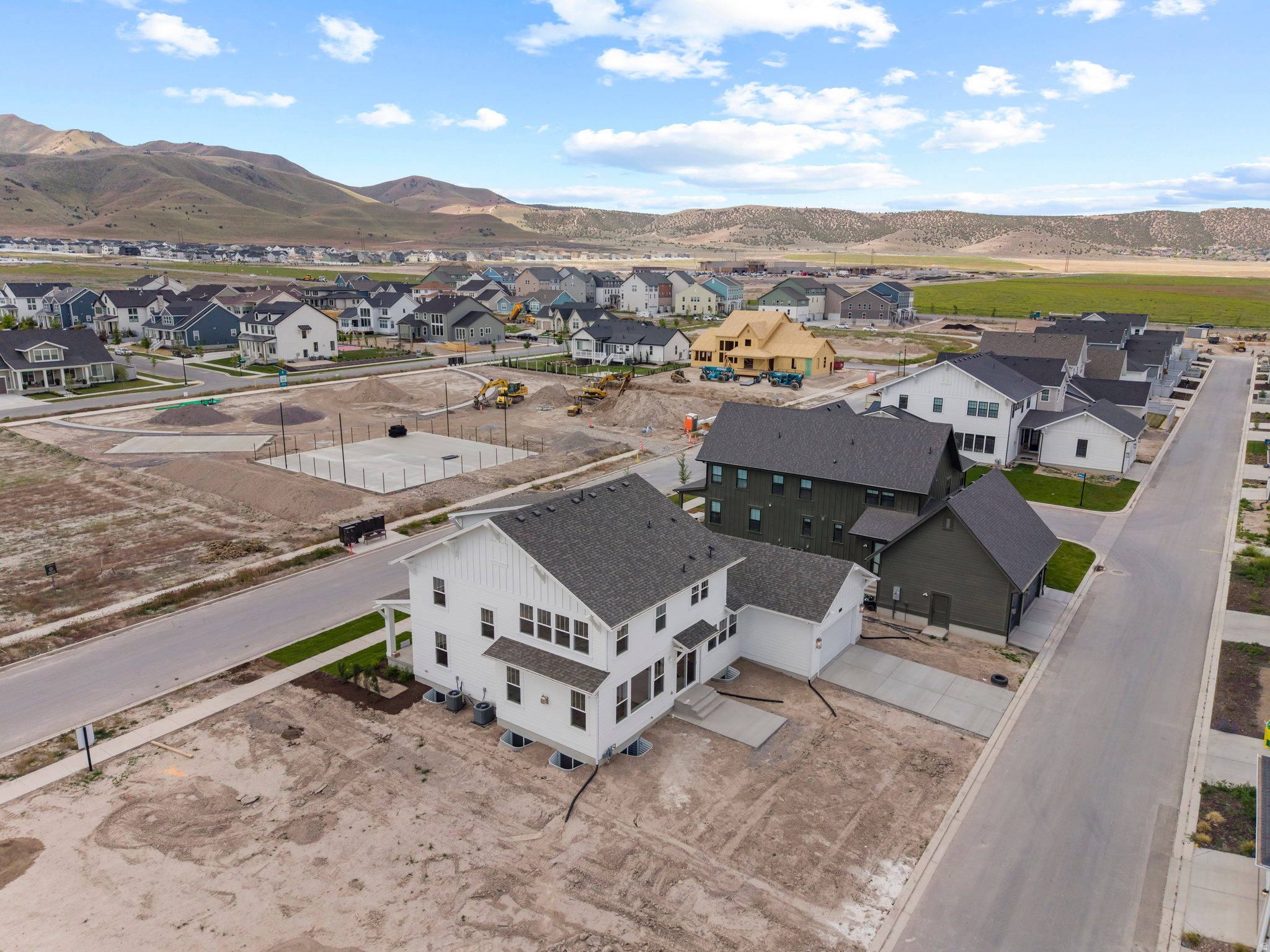 BEACON POINTE - Residential