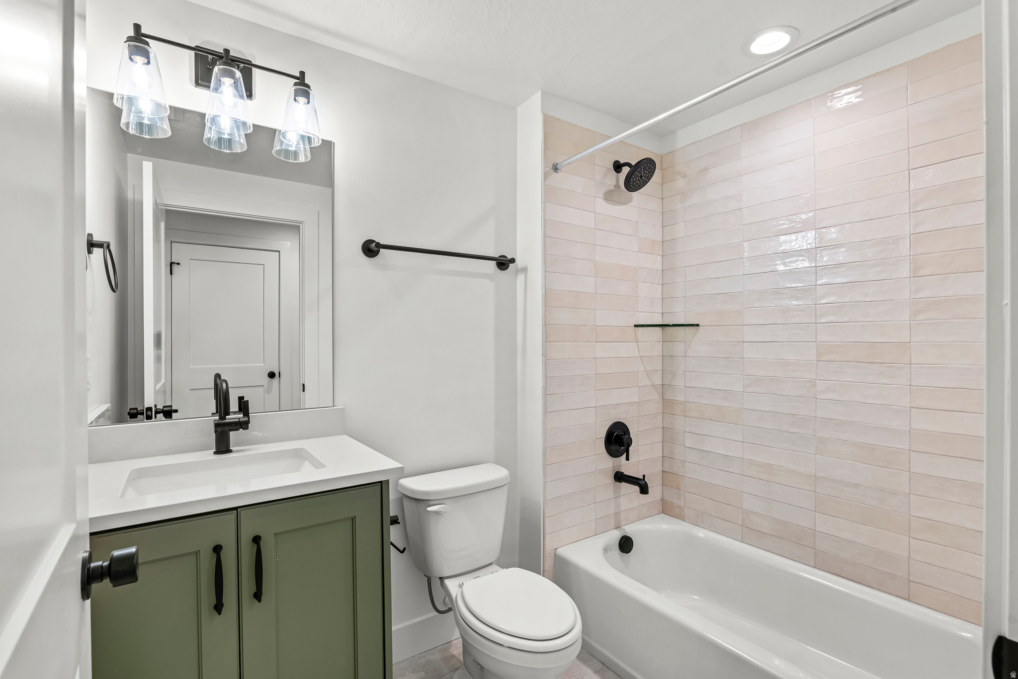 BEACON POINTE - Residential
