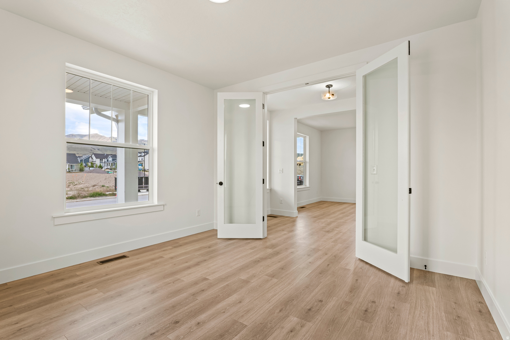 BEACON POINTE - Residential