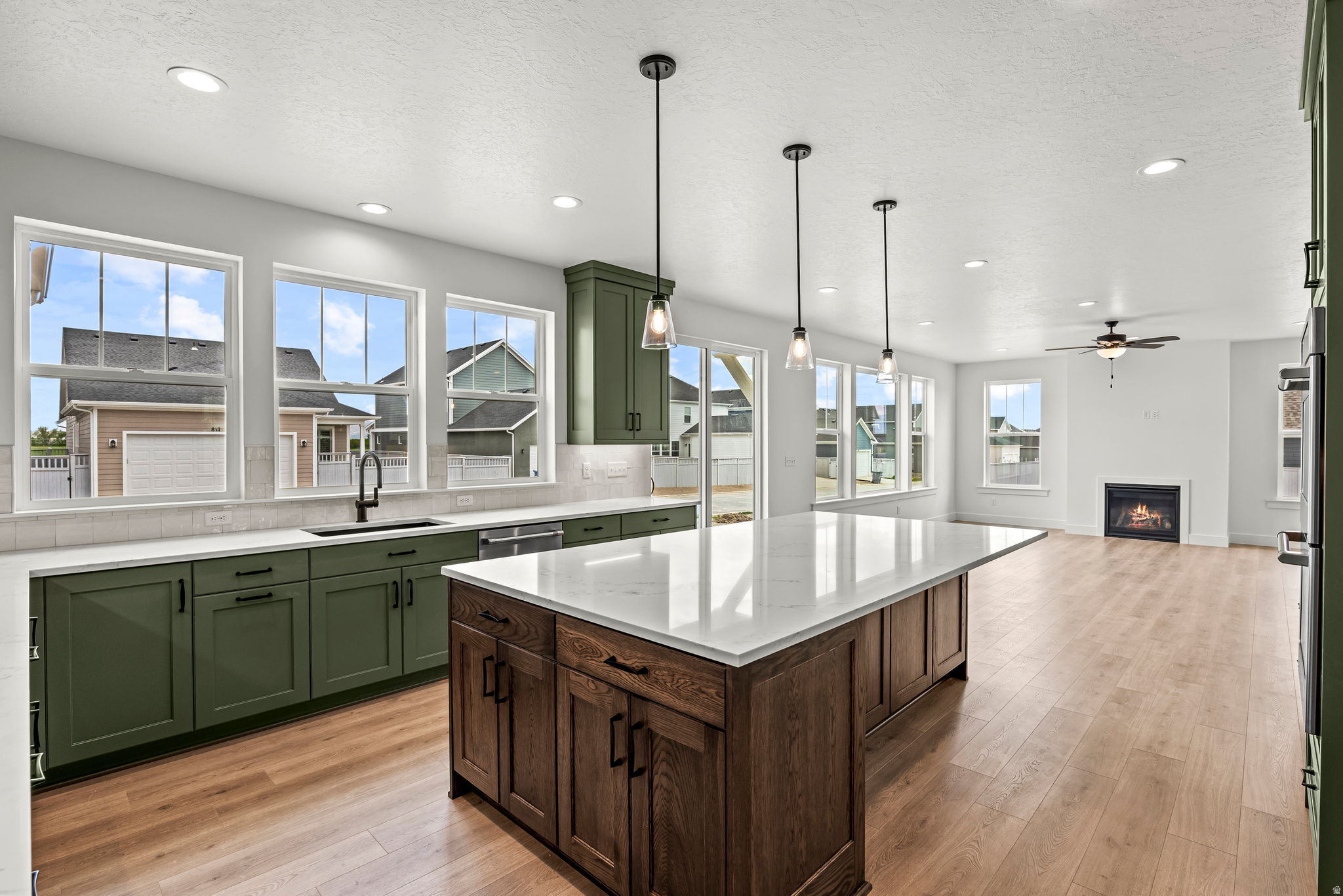 BEACON POINTE - Residential