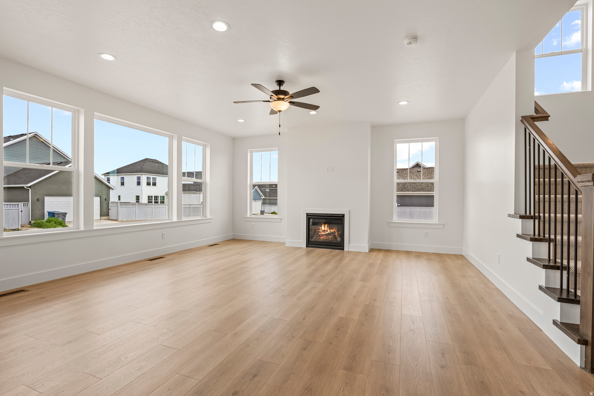 BEACON POINTE - Residential