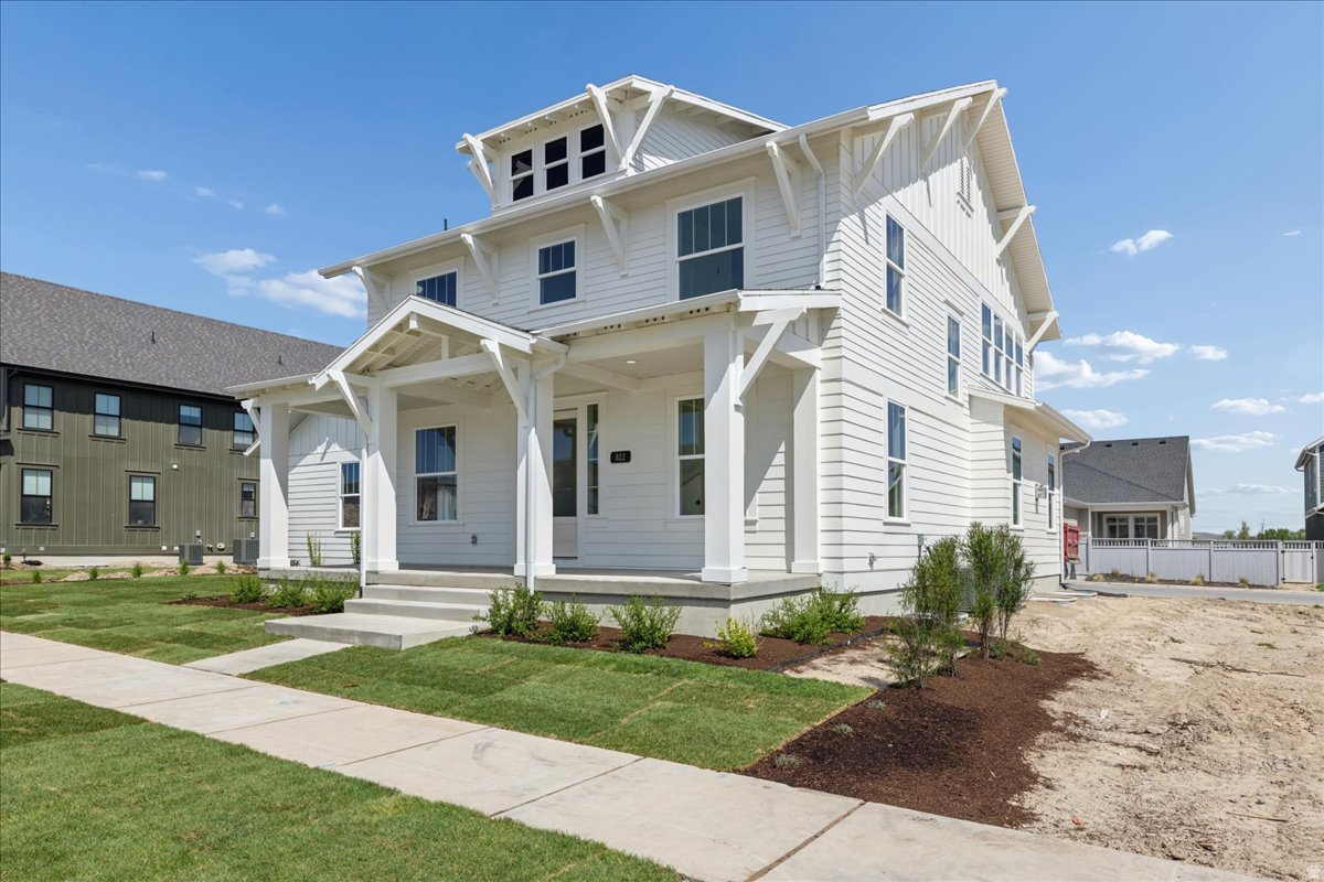 BEACON POINTE - Residential