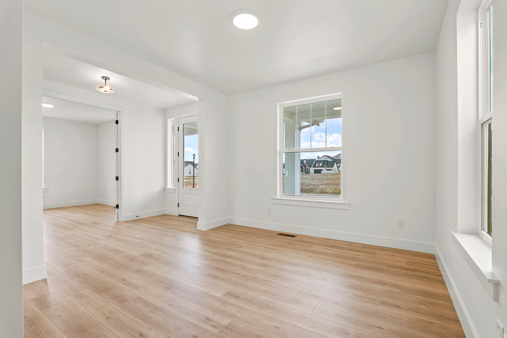 BEACON POINTE - Residential