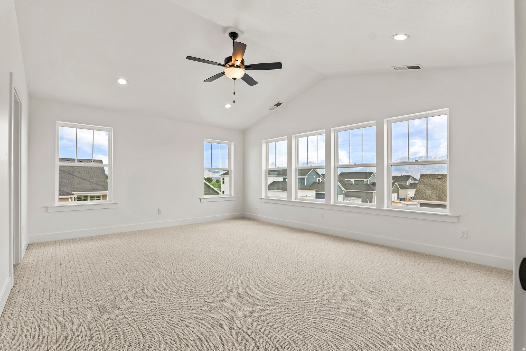 BEACON POINTE - Residential