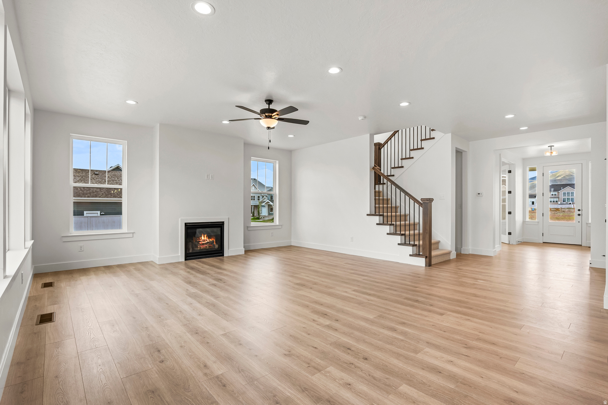 BEACON POINTE - Residential