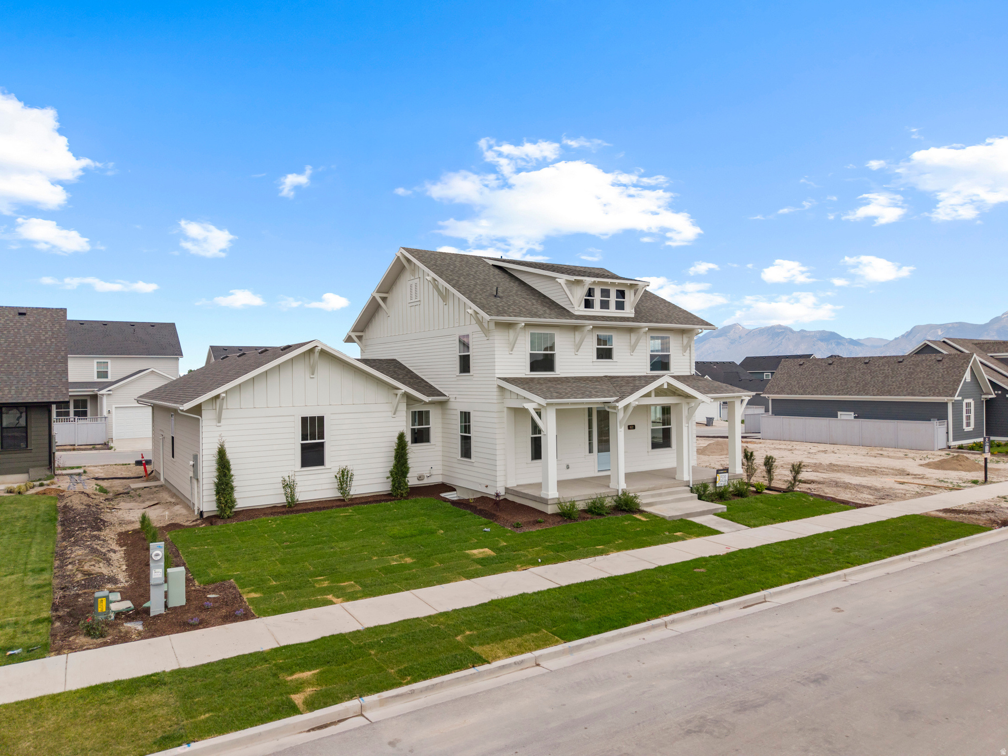 BEACON POINTE - Residential