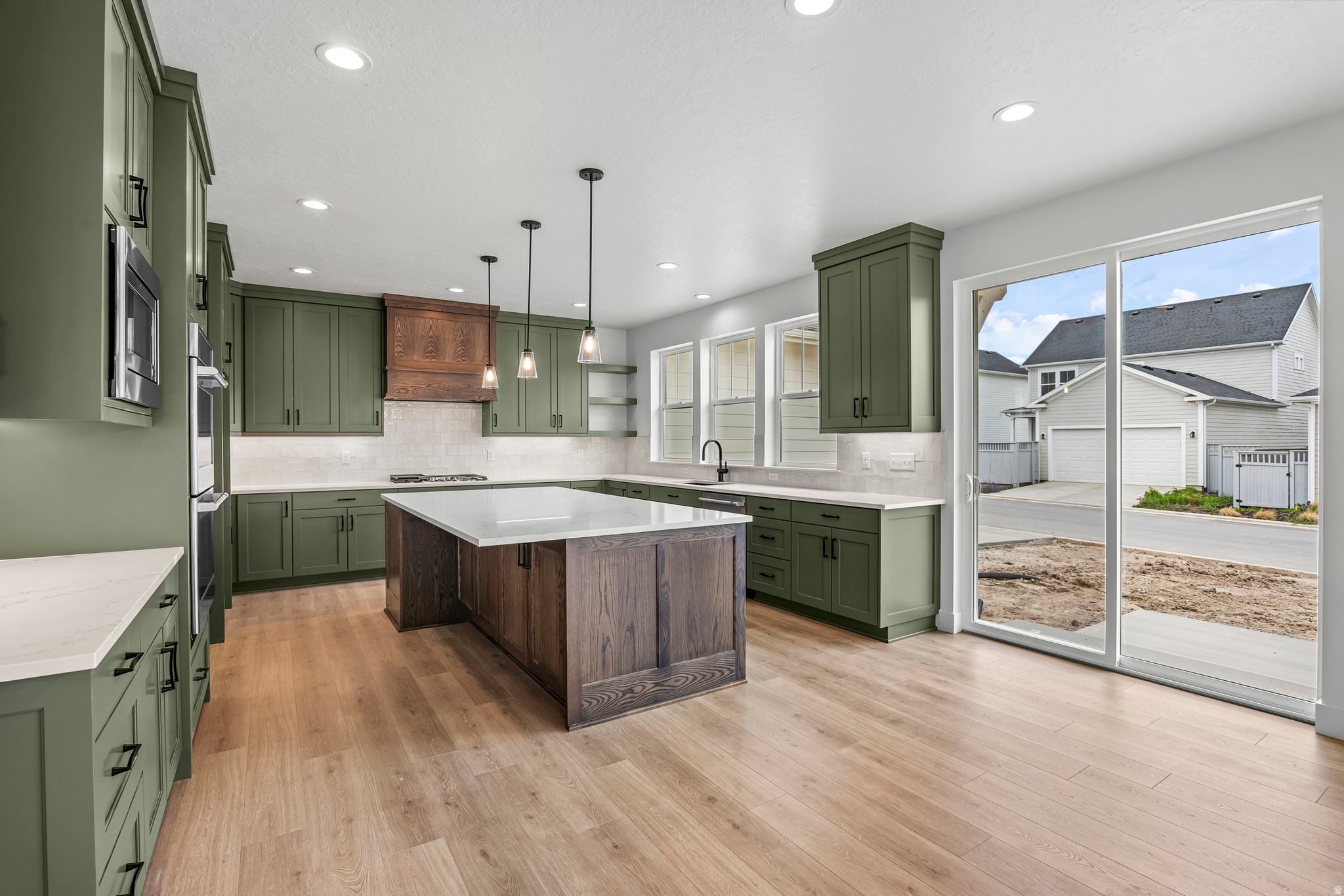 BEACON POINTE - Residential