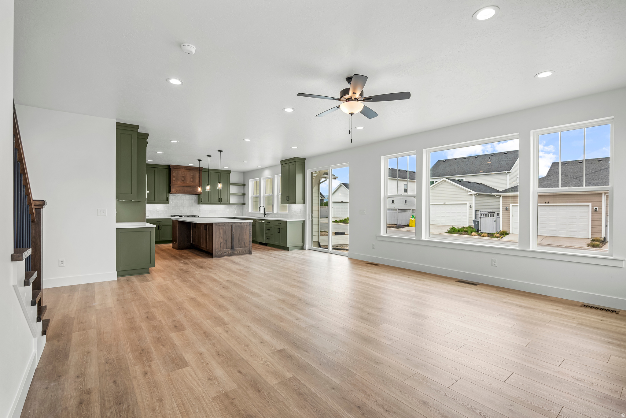 BEACON POINTE - Residential