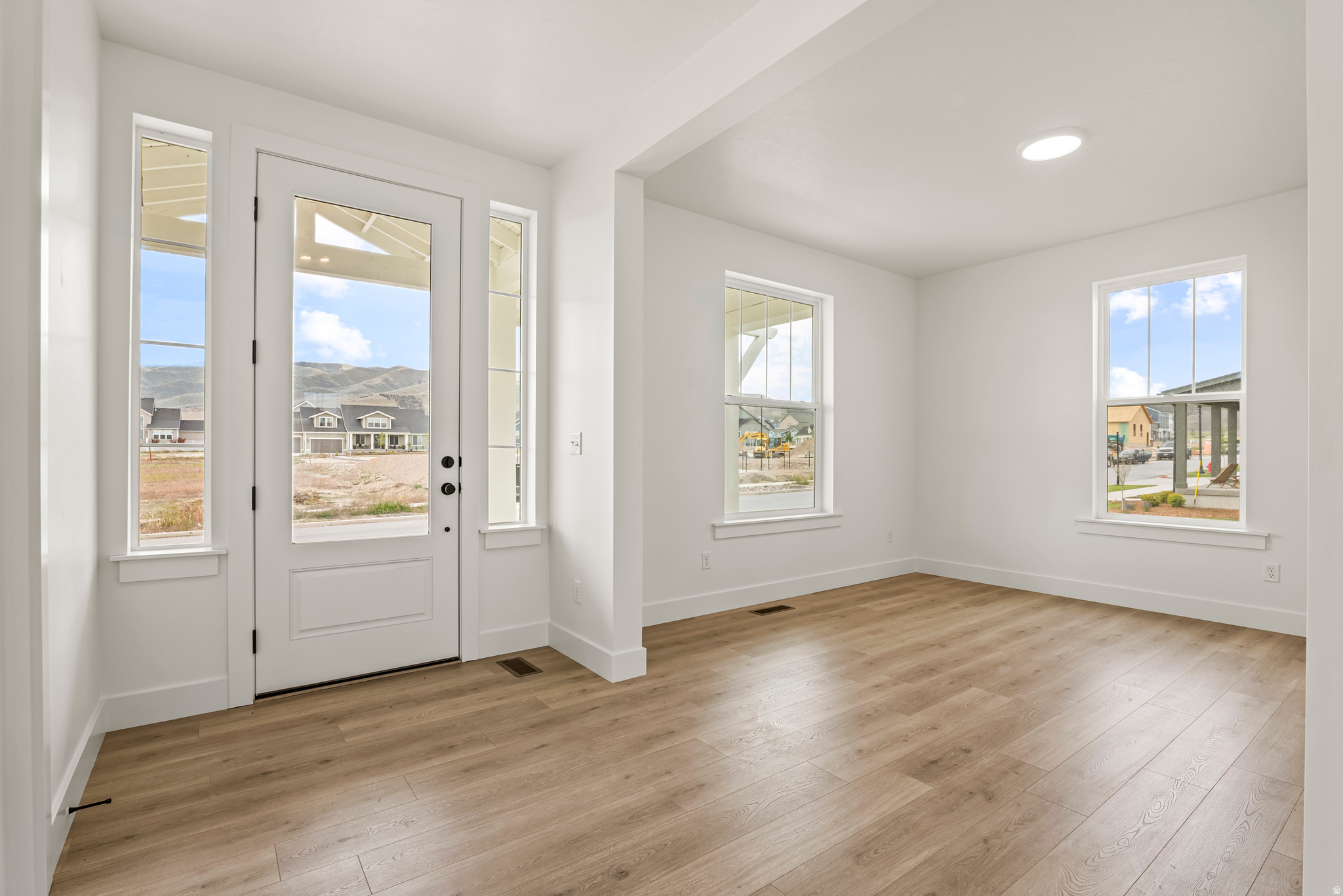 BEACON POINTE - Residential