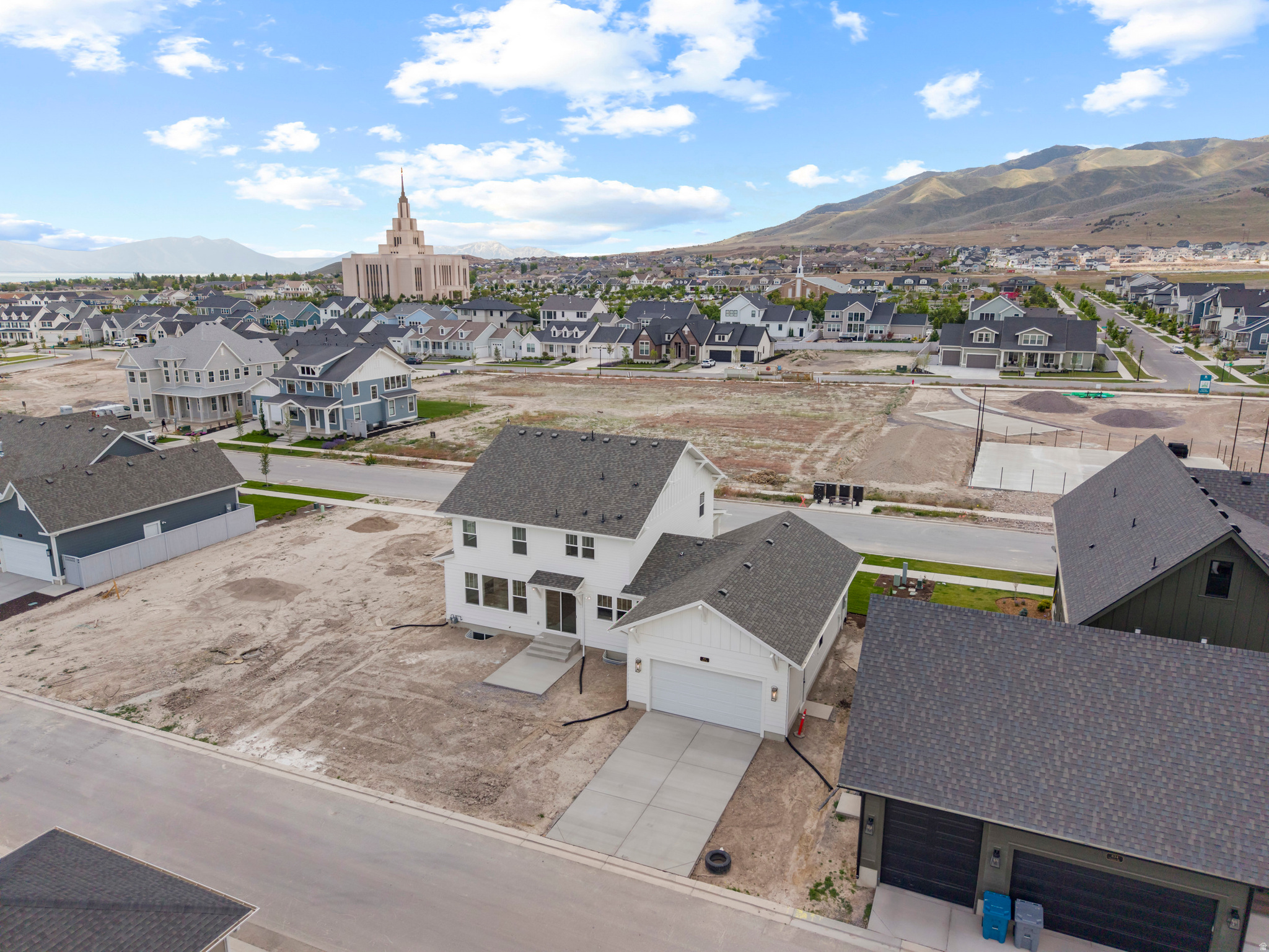 BEACON POINTE - Residential