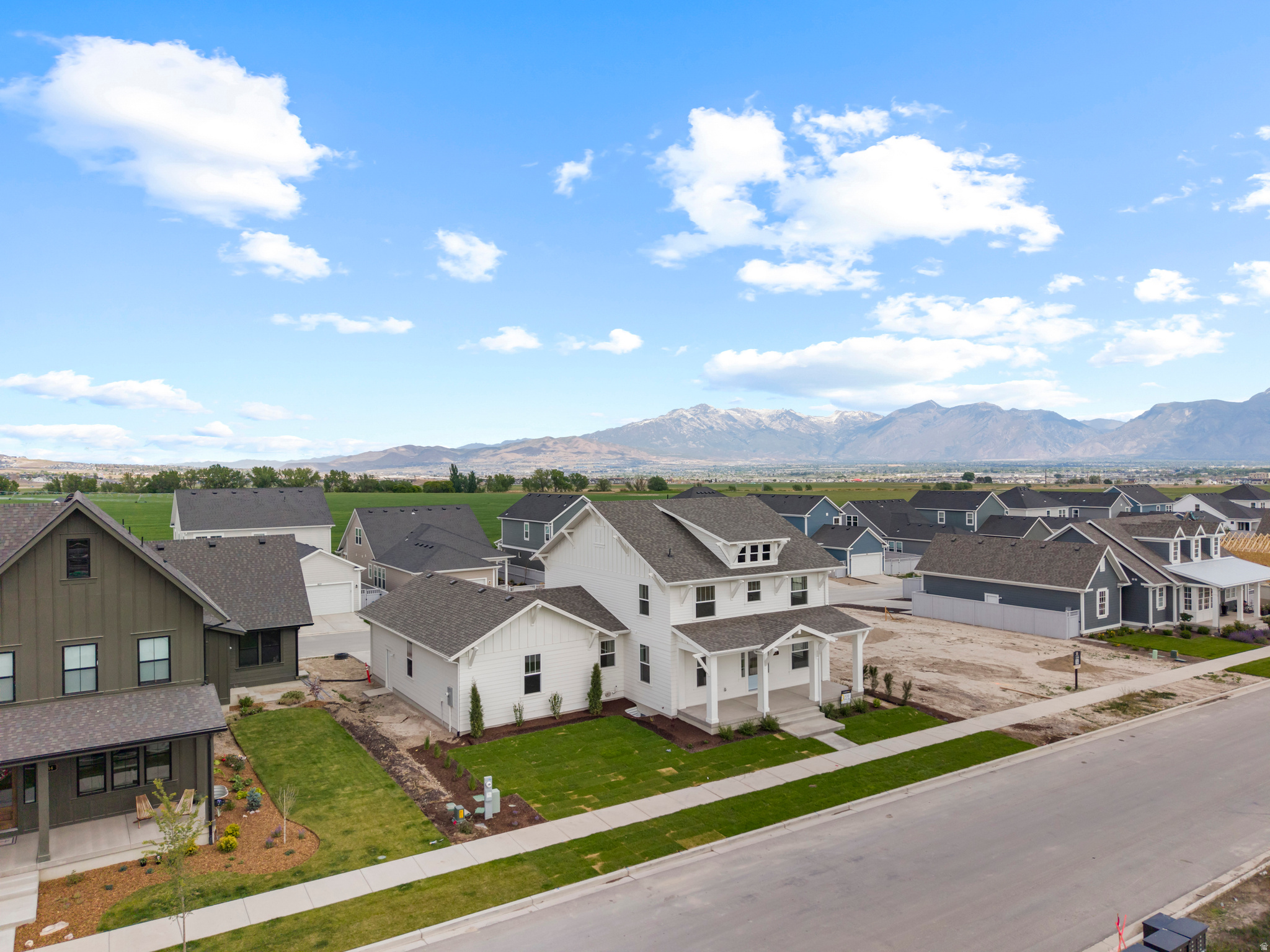 BEACON POINTE - Residential