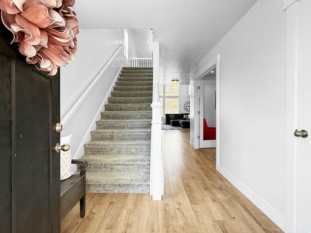 Photo of 1604 W QUAILHILL RD, Saratoga Springs, UT 84045 (MLS # 2156841)