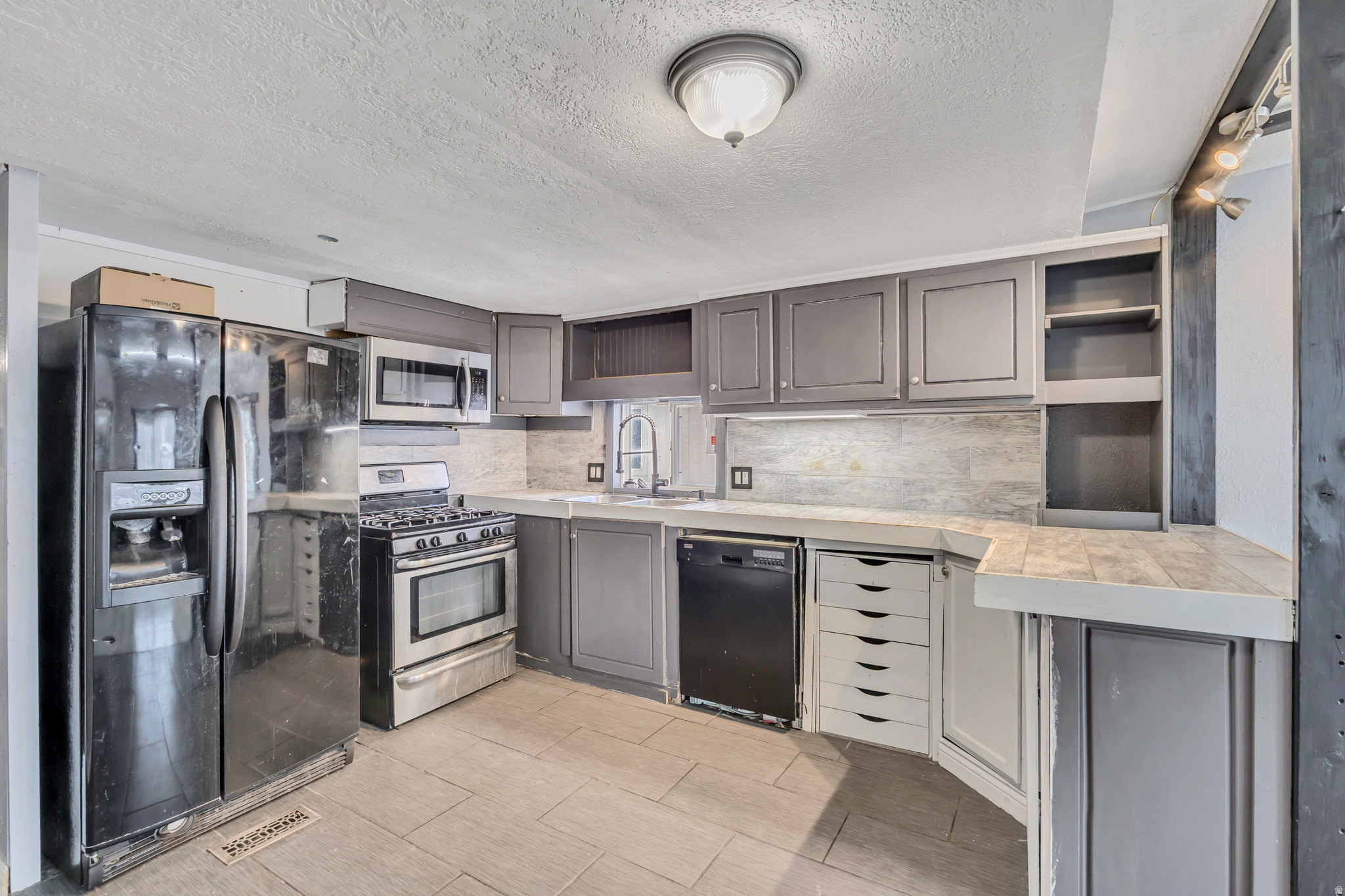 TOWN AND COUNTRY - Residential