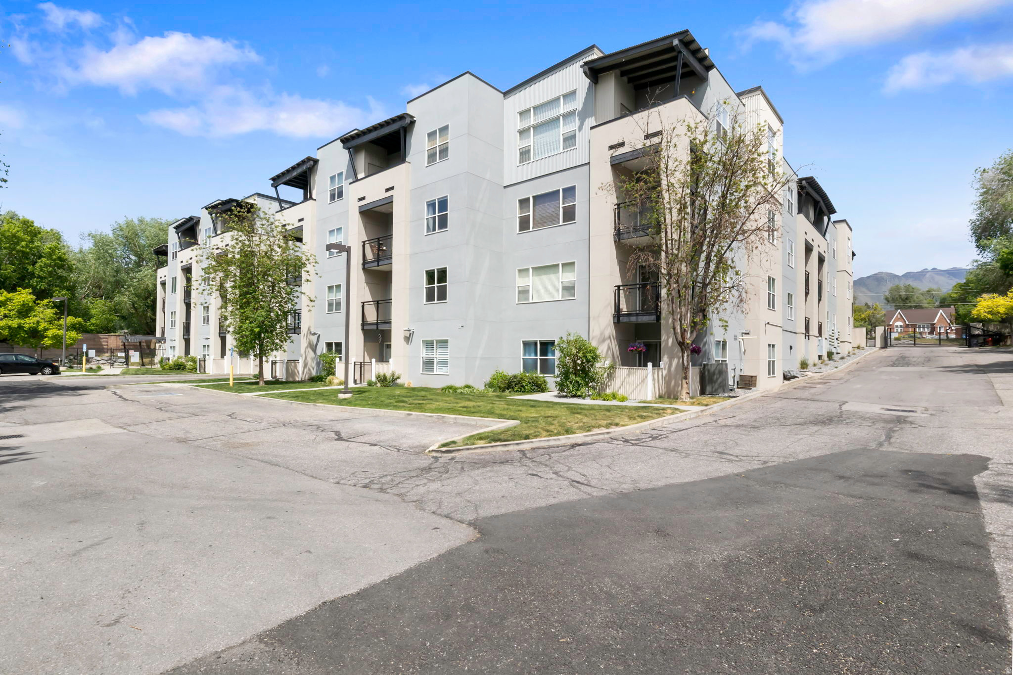 4340 HIGHLAND - Residential